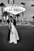Vegas_Sign_couple_dip_fs